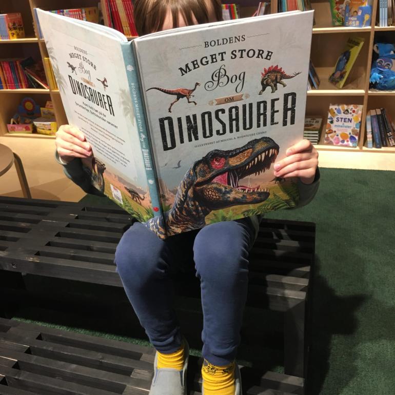 Den meget store bog om dinosaure